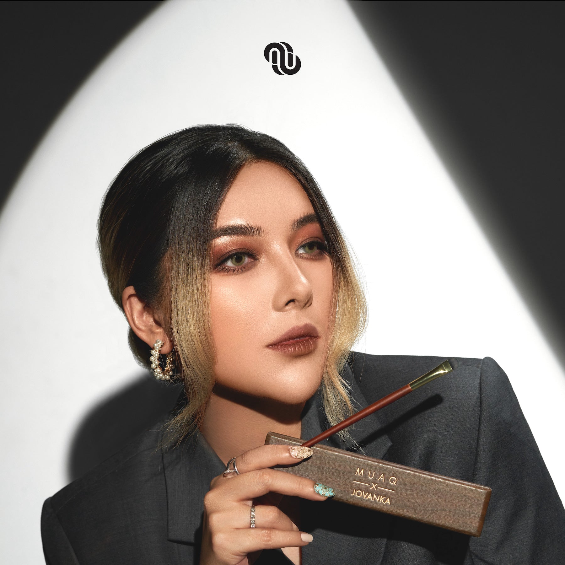 MUAQ X JOVANKA CUT CREASE BRUSH