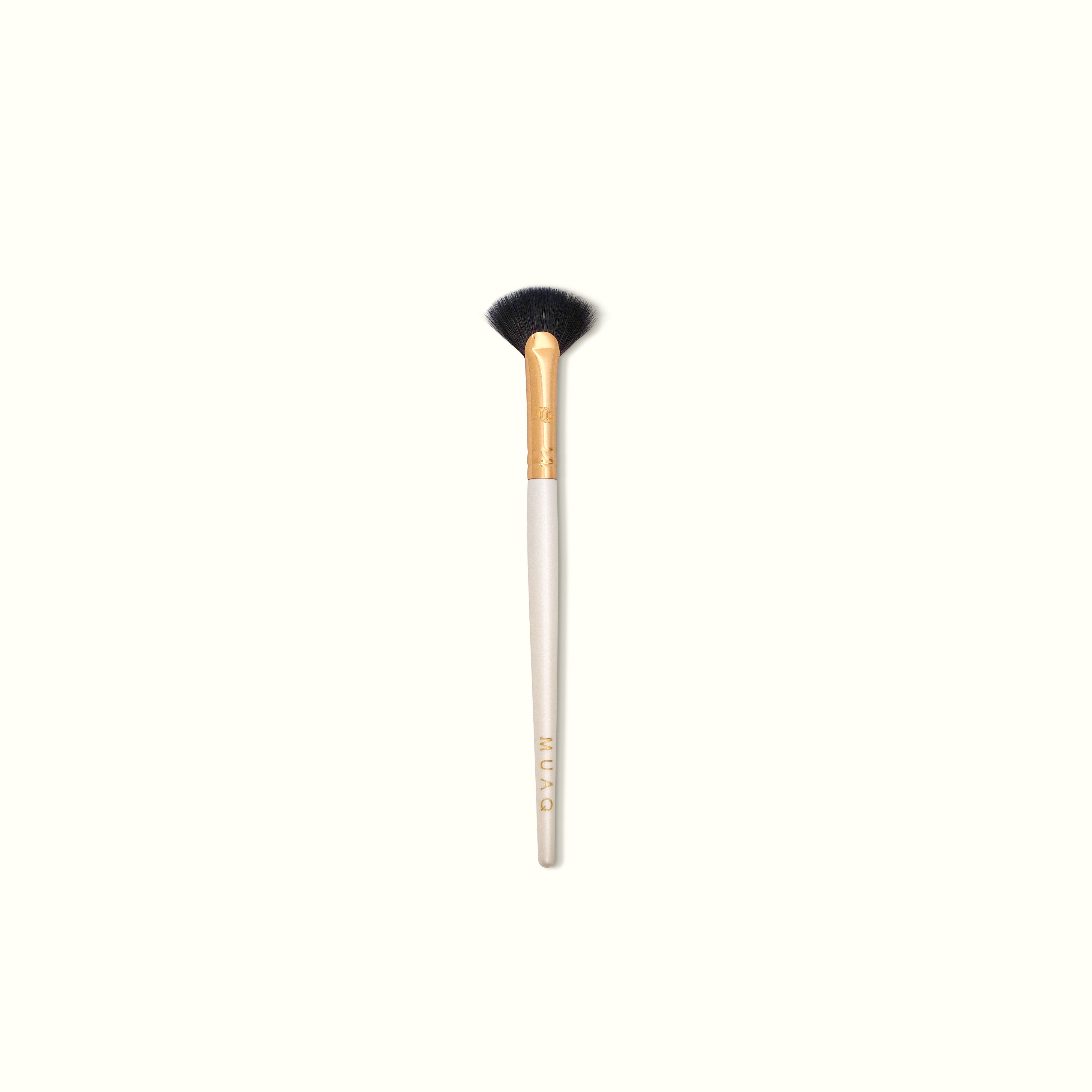 MUAQ Mini Fan Brush (M322)