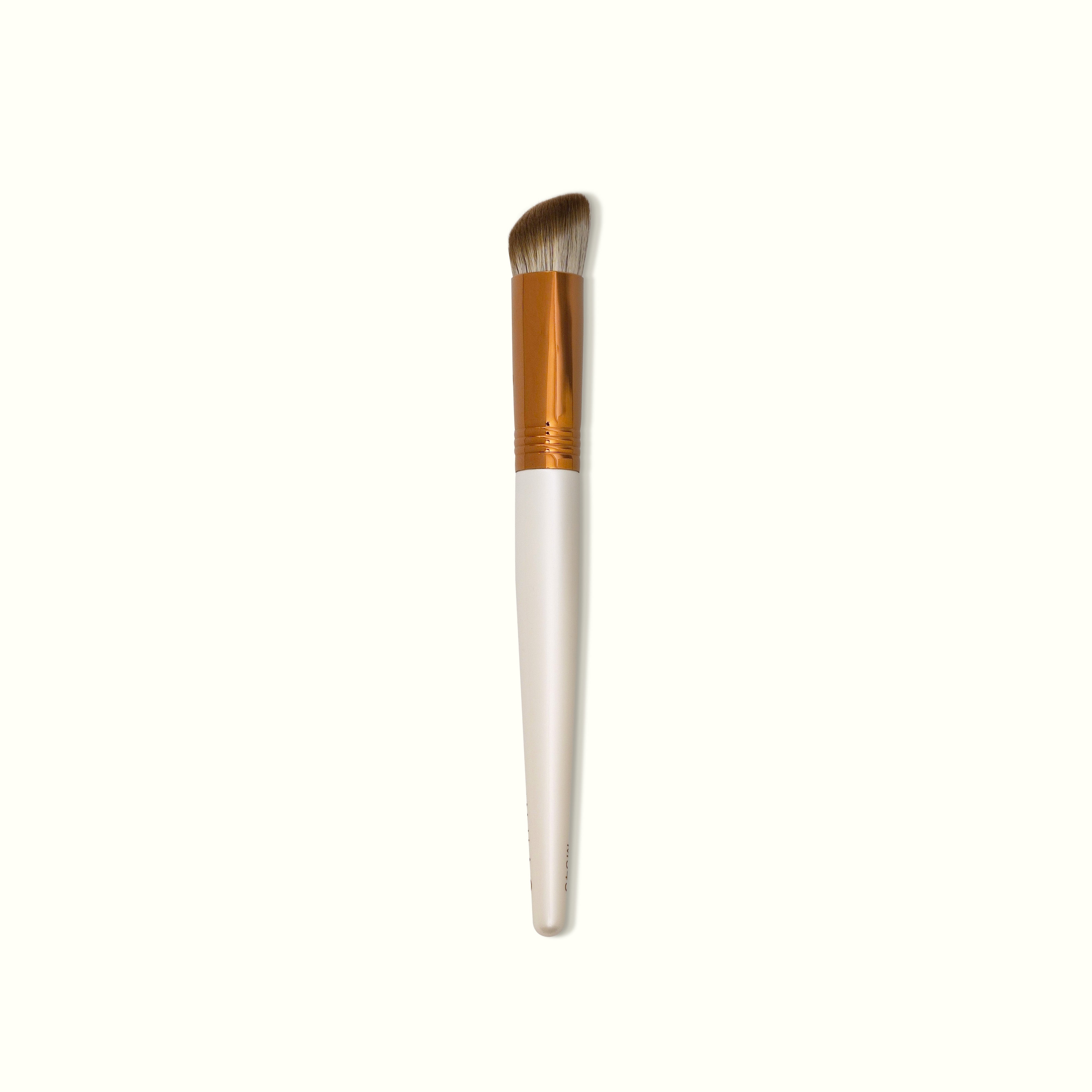 MUAQ Slanted Foundation Buffing Brush (M343)