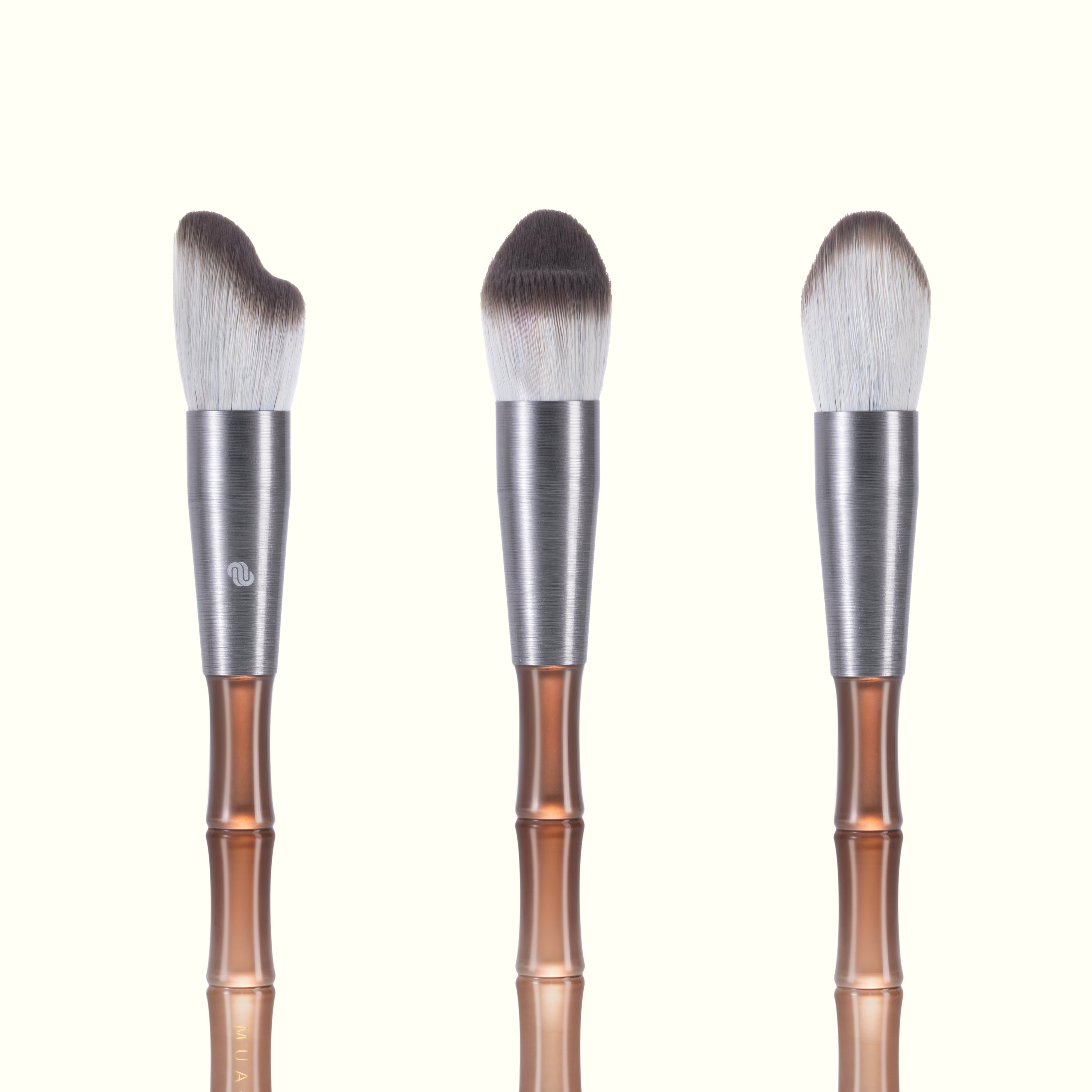 MUAQ X ANYA ABRACADABRUSH - Sculpt Contour Brush (M354)