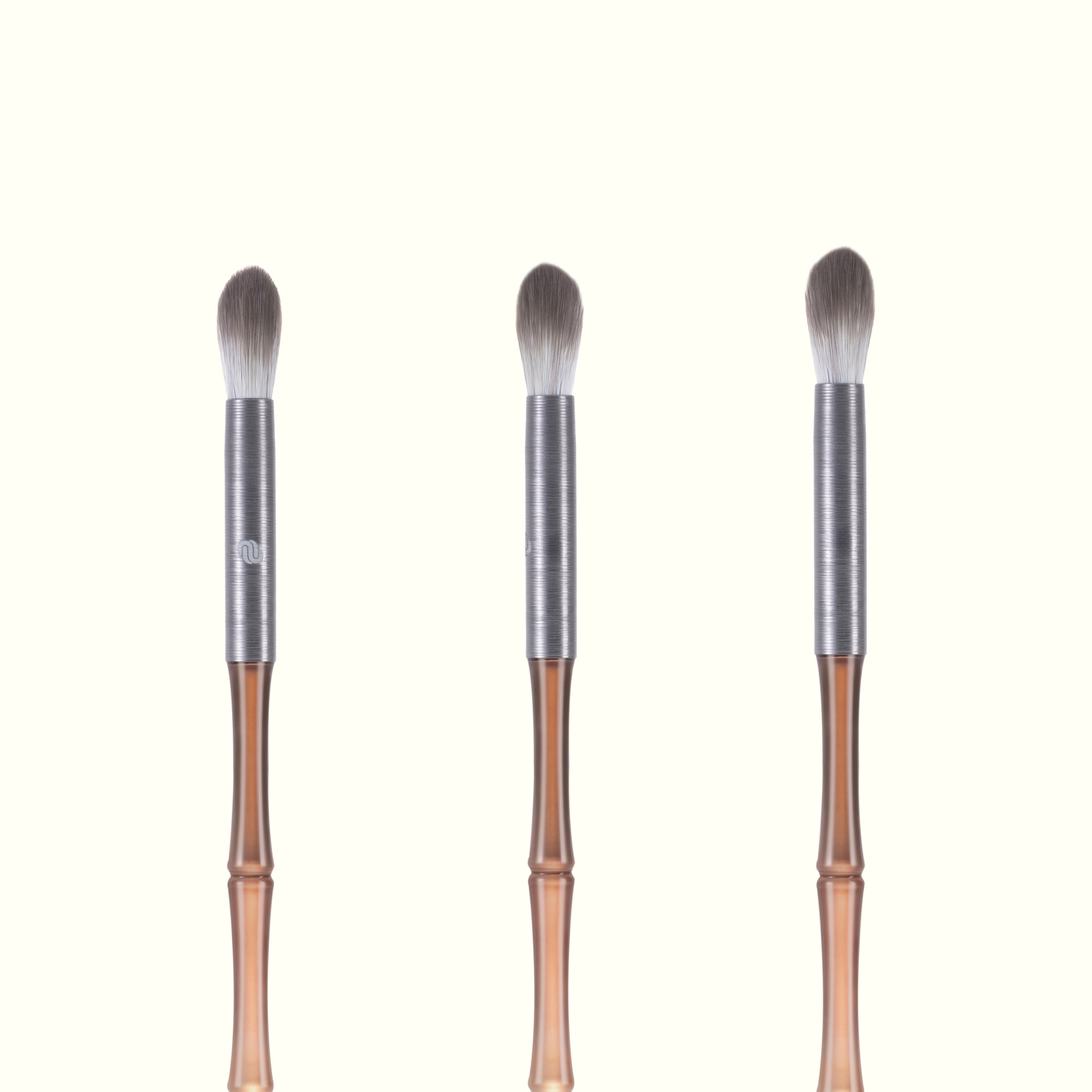 MUAQ X ANYA ABRACADABRUSH - Tapered Blending Brush (M362)