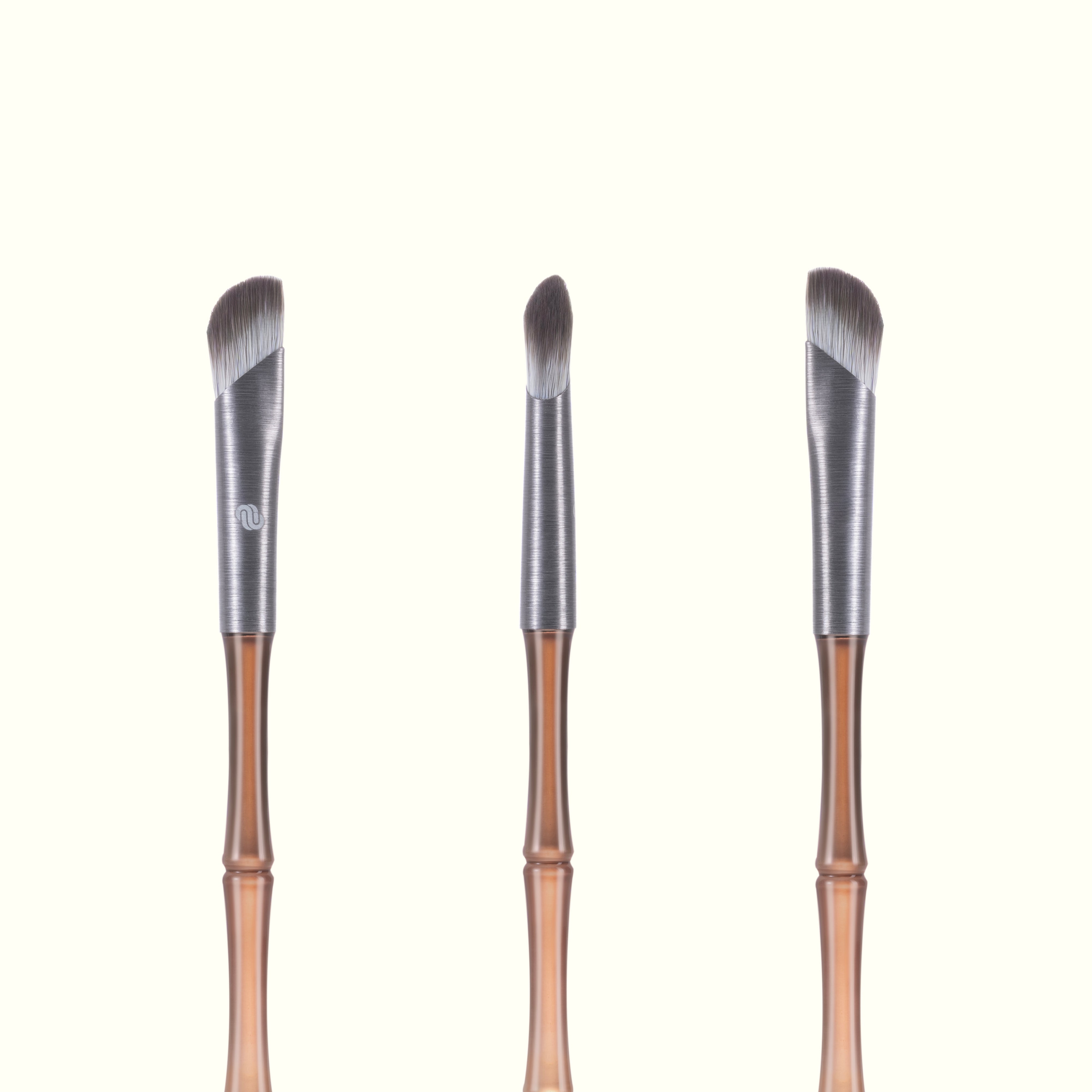 MUAQ X ANYA ABRACADABRUSH - Nose Definer Brush (M358)