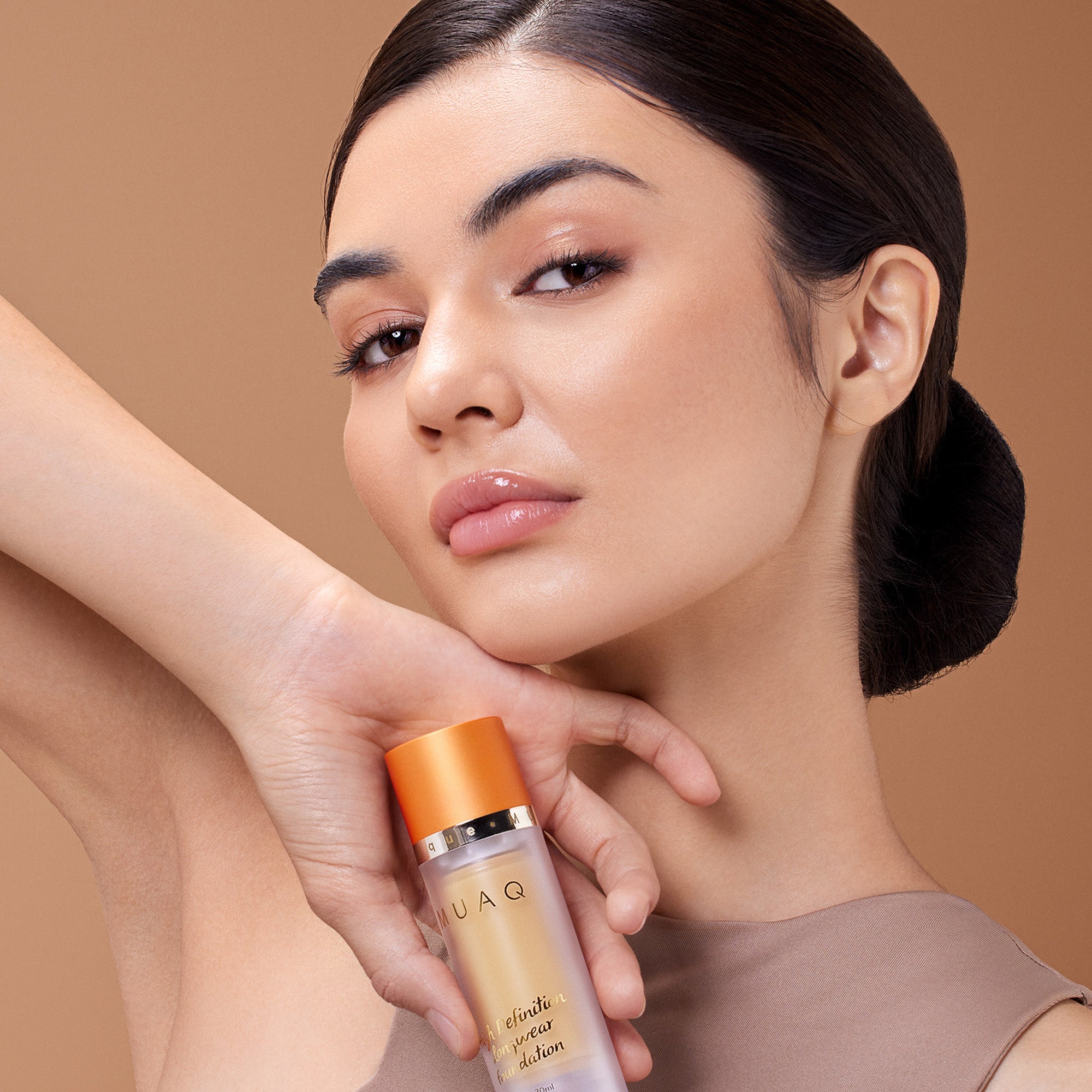 MUAQ HIGH DEFINITION LONGWEAR FOUNDATION BALI (WITH PUFF)