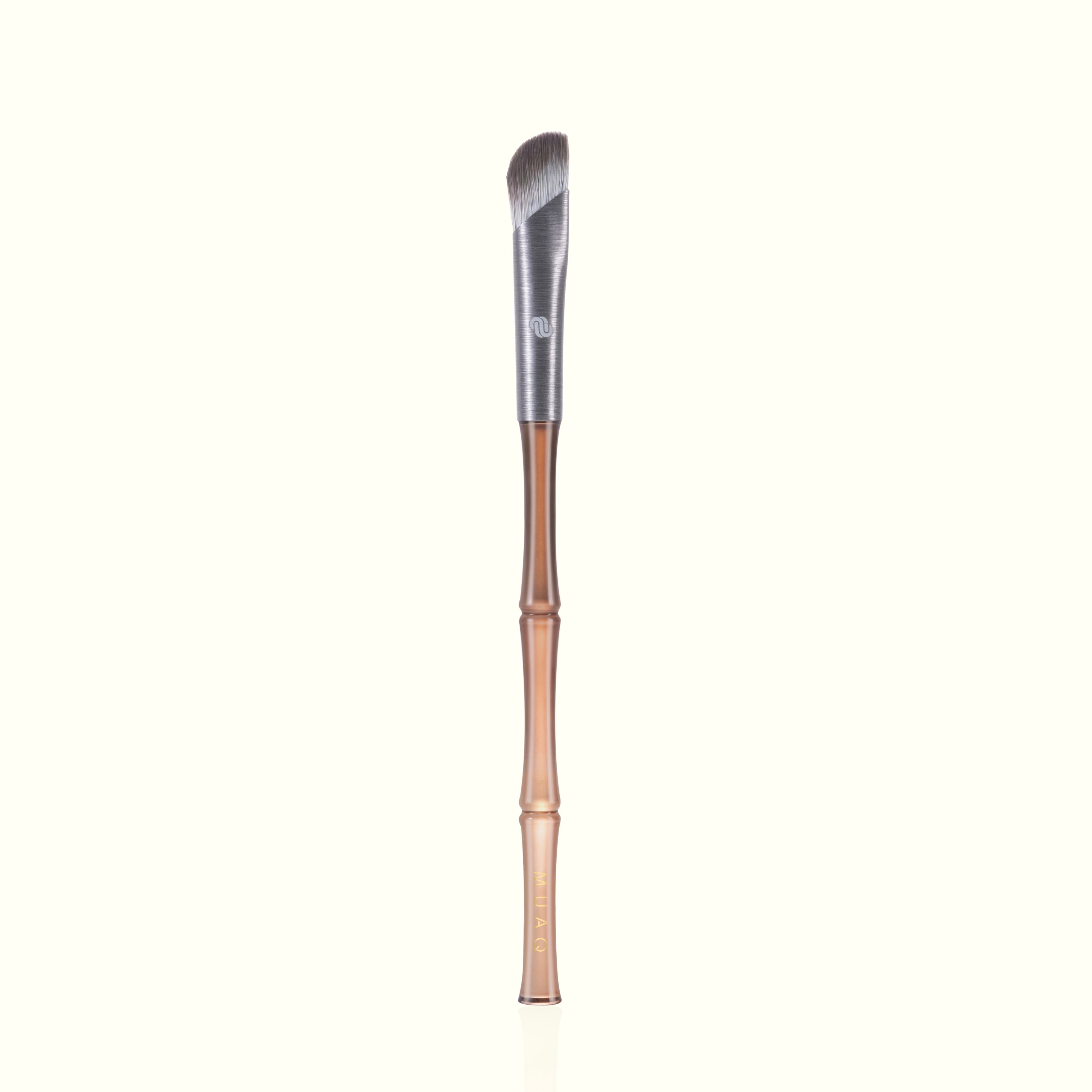 MUAQ X ANYA ABRACADABRUSH - Nose Definer Brush (M358)