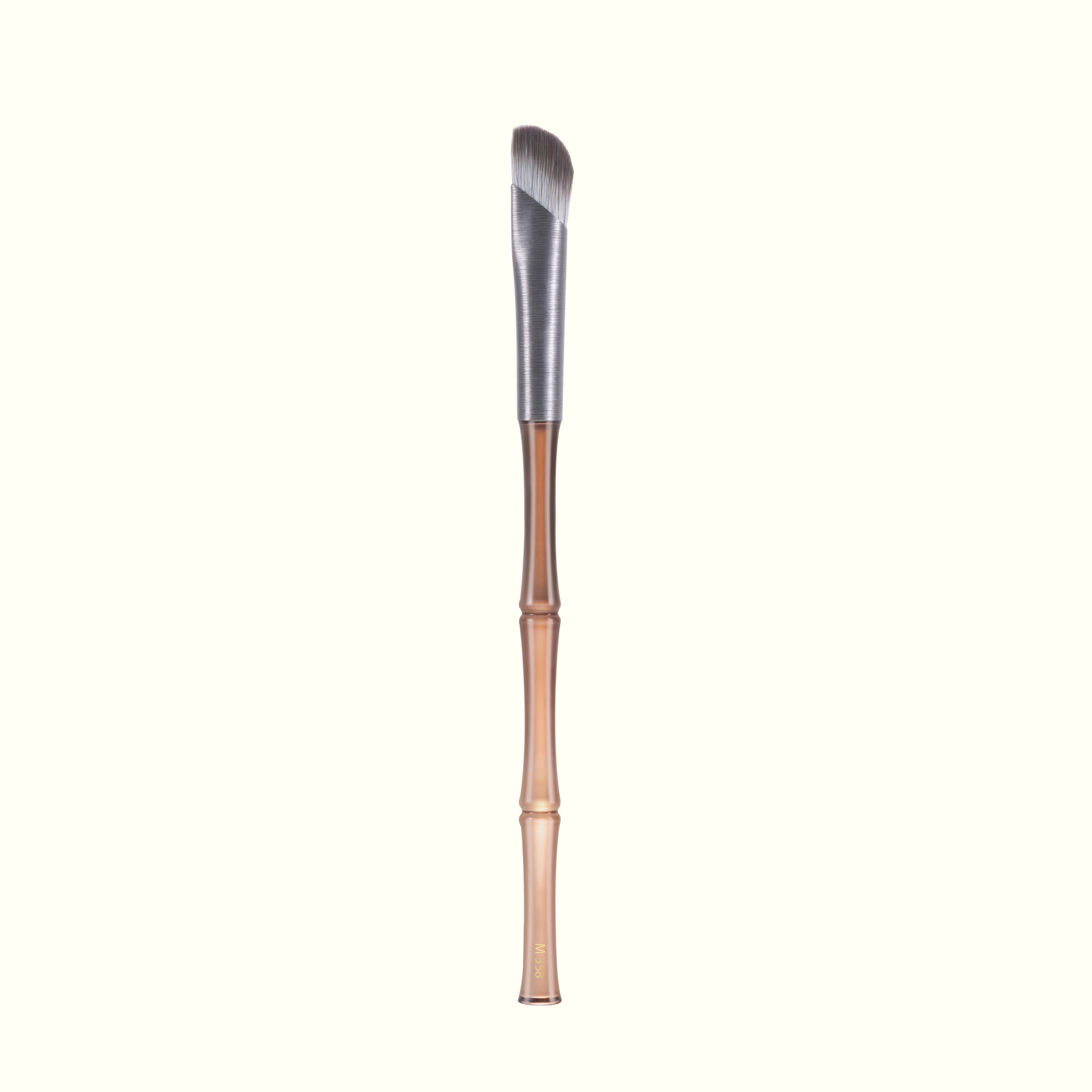 MUAQ X ANYA ABRACADABRUSH - Nose Definer Brush (M358)